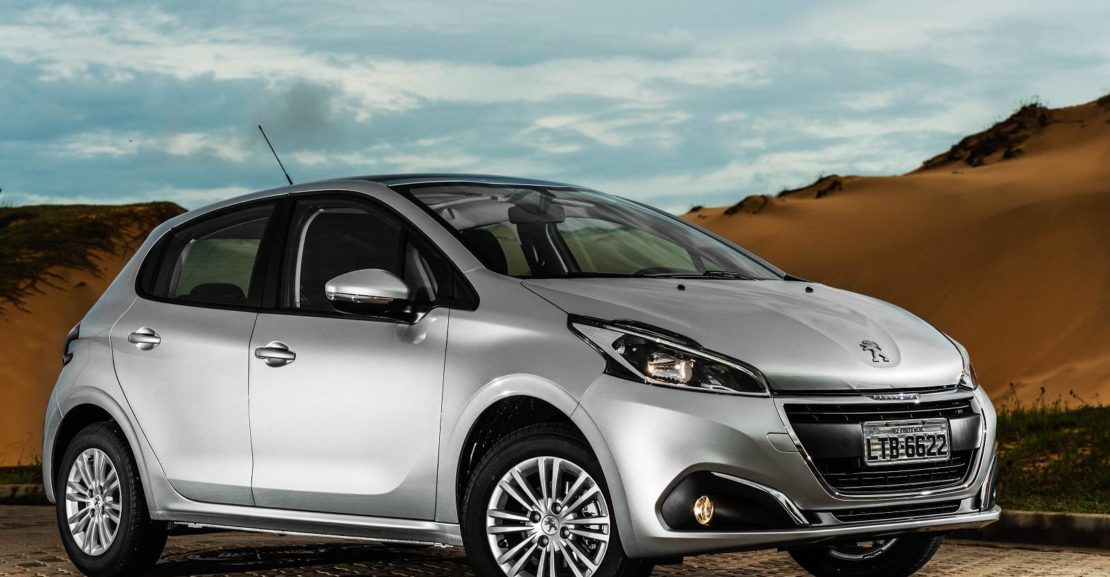 Carro Peugeot usado para ilustrar o início do texto Descubra os 10 carros mais econômicos do Brasil em 2020