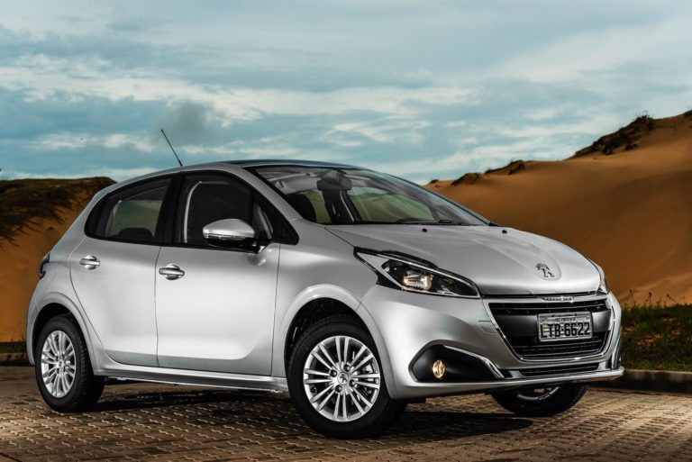 Carro Peugeot usado para ilustrar o início do texto Descubra os 10 carros mais econômicos do Brasil em 2020