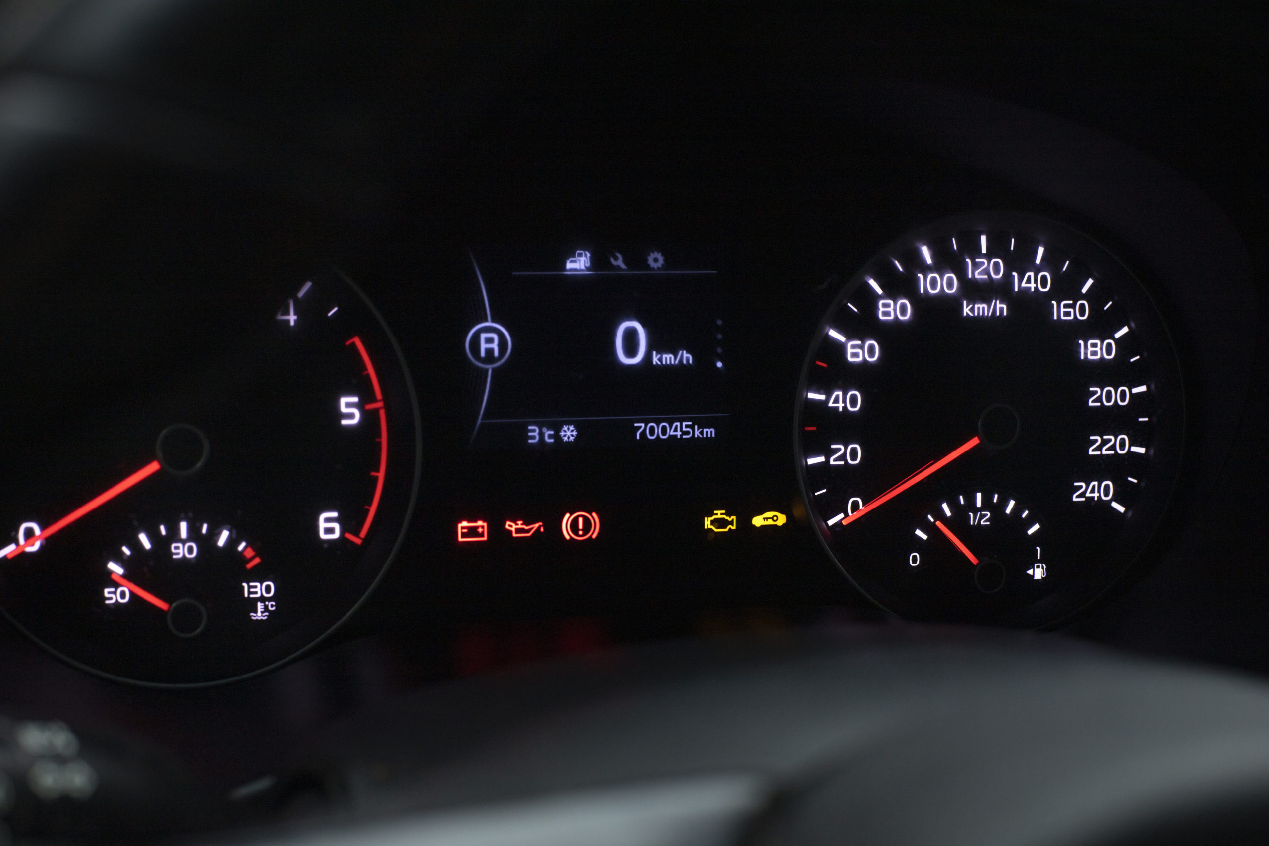 close-up-fuel-level-gauge-vehicle