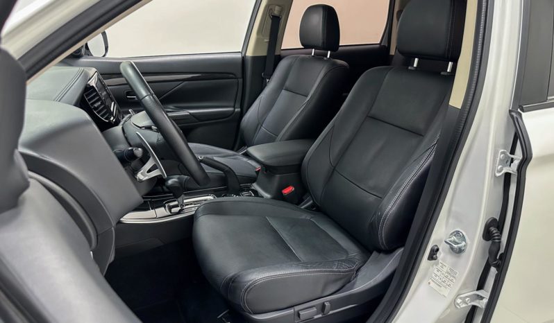 
								Mitsubishi Outlander COMFORT 2.0 16V Aut. 2018 full									