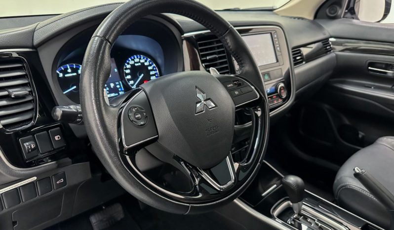 
								Mitsubishi Outlander COMFORT 2.0 16V Aut. 2018 full									