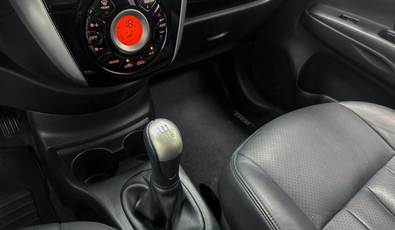 
								Nissan Versa UNIQUE 1.6 16V Flex Mec. 2016 full									