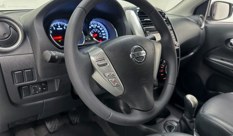 
								Nissan Versa UNIQUE 1.6 16V Flex Mec. 2016 full									