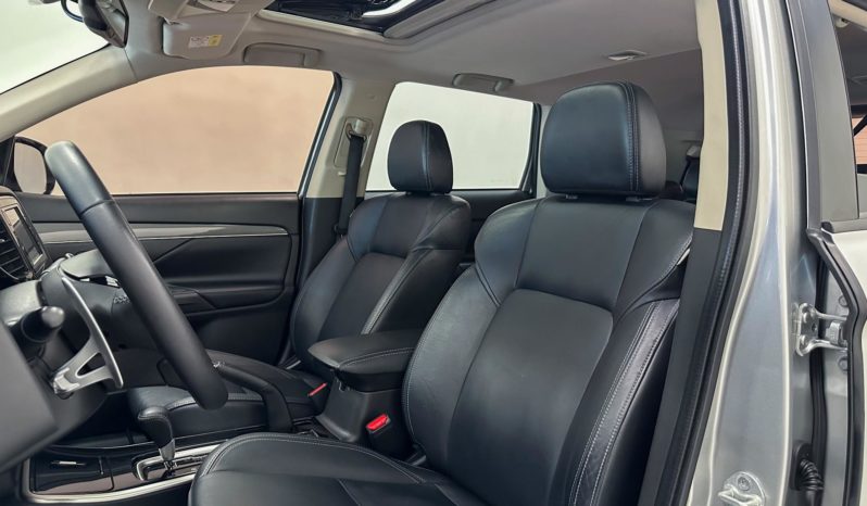 
								Mitsubishi Outlander HPE 2.0 16V 5p Aut. 2020 full									