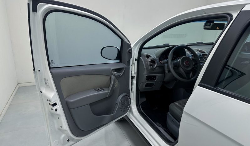 
								Fiat Grand Siena ESSENCE Dualogic 1.6 Flex 16V 2015 full									