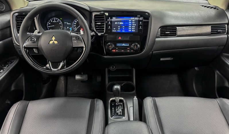 
								Mitsubishi Outlander 2.0 16V 160cv Aut. 2016 full									