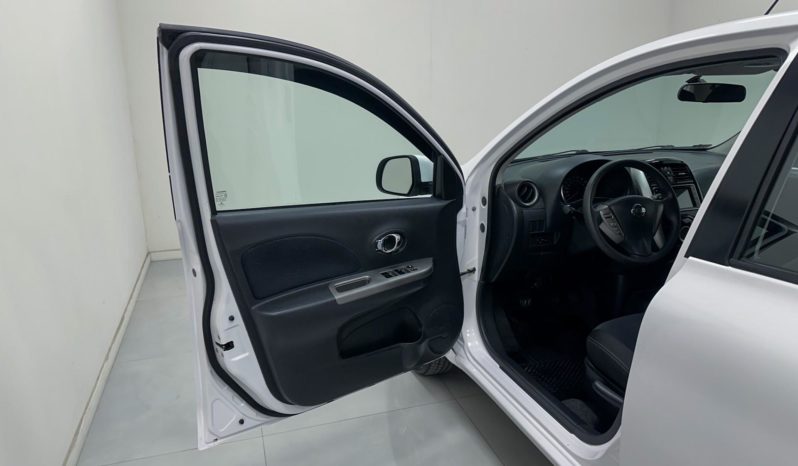 
								Nissan March SL 1.6 16V Flex 2016 full									