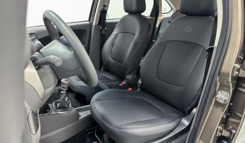
								Fiat Grand Siena ESSENCE 1.6 Flex 16V 2015 full									