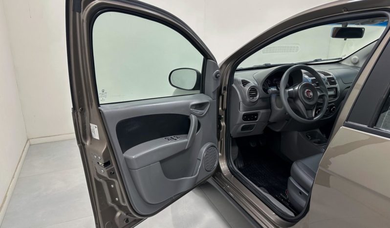 
								Fiat Grand Siena ESSENCE 1.6 Flex 16V 2015 full									