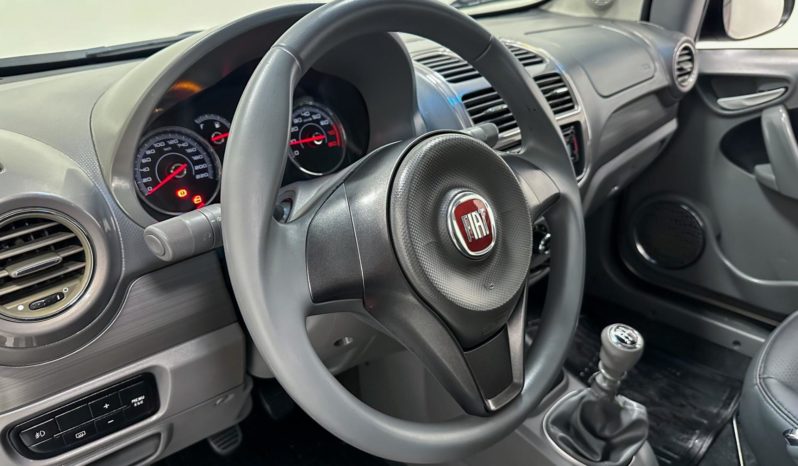 
								Fiat Grand Siena ESSENCE 1.6 Flex 16V 2015 full									