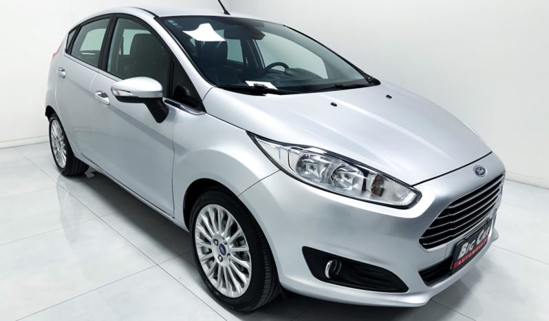 
								Ford Fiesta TITANIUM 1.6 16V Flex Aut. 2015 full									