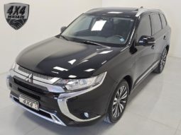 
										Mitsubishi Outlander HPE 2.0 16V 5p Aut. 2019 full									