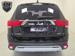 
										Mitsubishi Outlander HPE 2.0 16V 5p Aut. 2019 full									