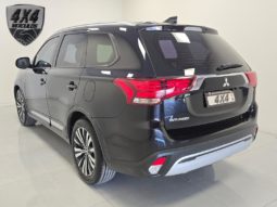 
										Mitsubishi Outlander HPE 2.0 16V 5p Aut. 2019 full									