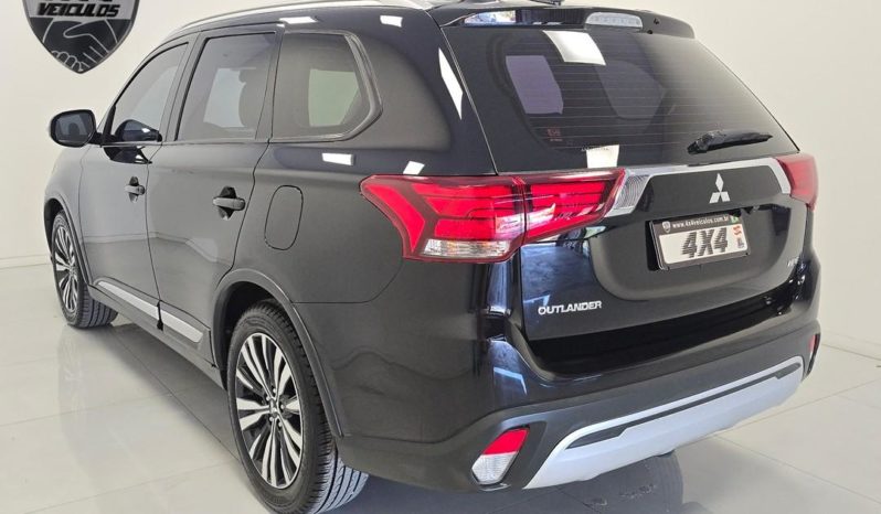 
								Mitsubishi Outlander HPE 2.0 16V 5p Aut. 2019 full									