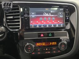 
										Mitsubishi Outlander HPE 2.0 16V 5p Aut. 2019 full									
