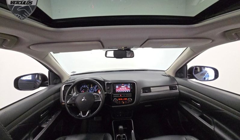 
								Mitsubishi Outlander HPE 2.0 16V 5p Aut. 2019 full									