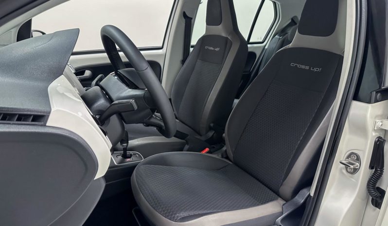
								Volkswagen Up cross I MOTION 1.0 T.Flex 12V 2017 full									