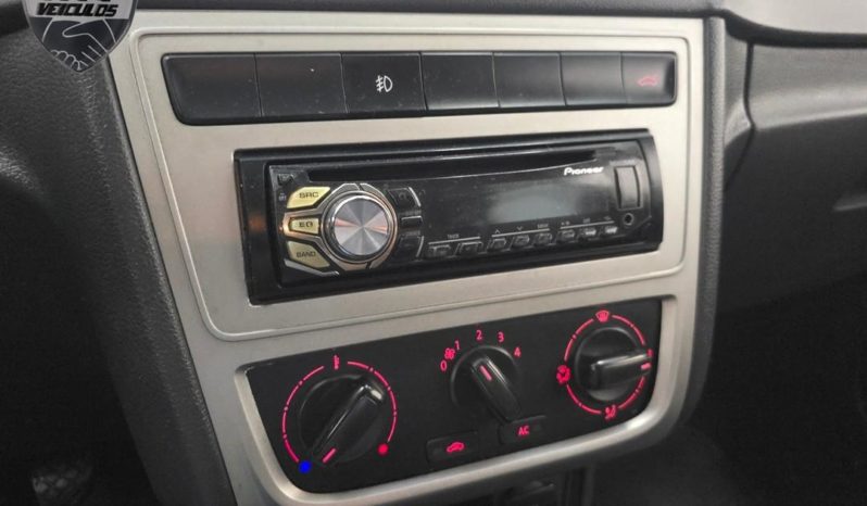 
								Volkswagen Gol (novo) 1.0 Mi Total Flex 8V 4p 2014 full									